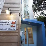 Lazy Fox Den