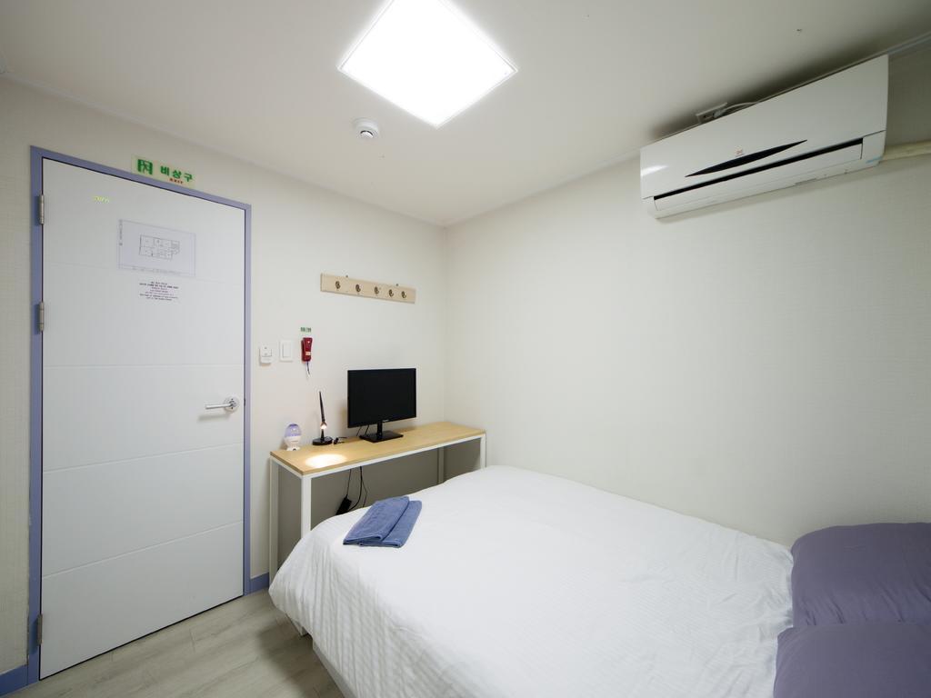 Hostel Lazy Fox Den *