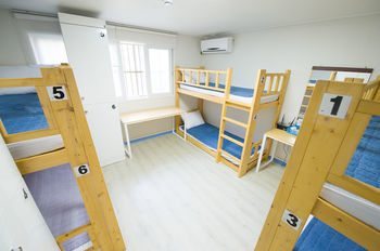 Lazy Fox Den Hostel Seoul